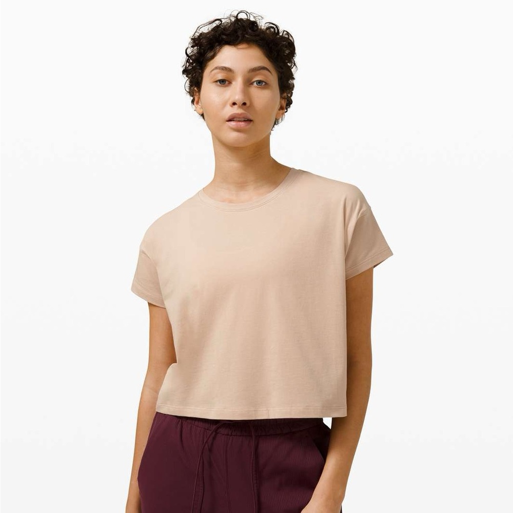 Lululemon Cates Tee in Cafe Au Lait, Size 2! 💛